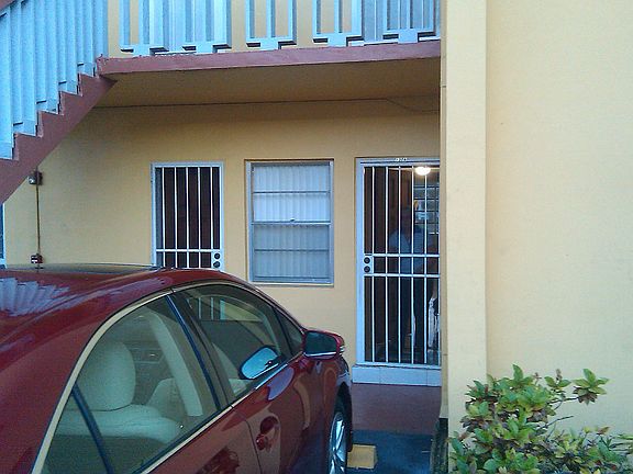 3rd image of 1551 NE Miami Gardens Dr APT 130