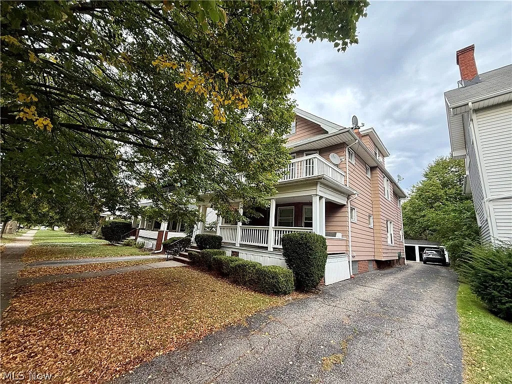 1307 Hathaway Ave — Photo 2