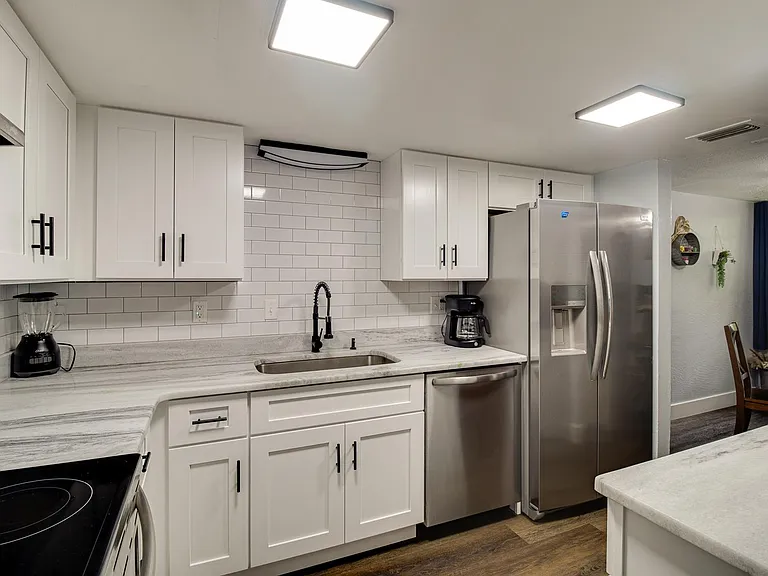 425 W Rich Ave — Photo 3