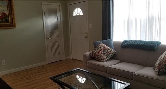 4th image of 1702 Oakmont Dr