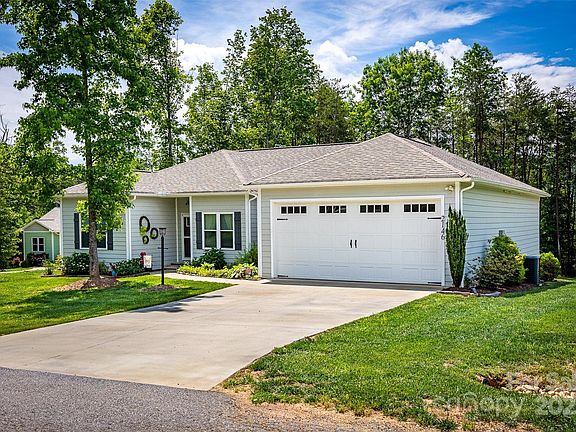 3rd image of 2146 Derby Ct