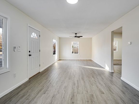 4th image of 1621 N Grove Ave