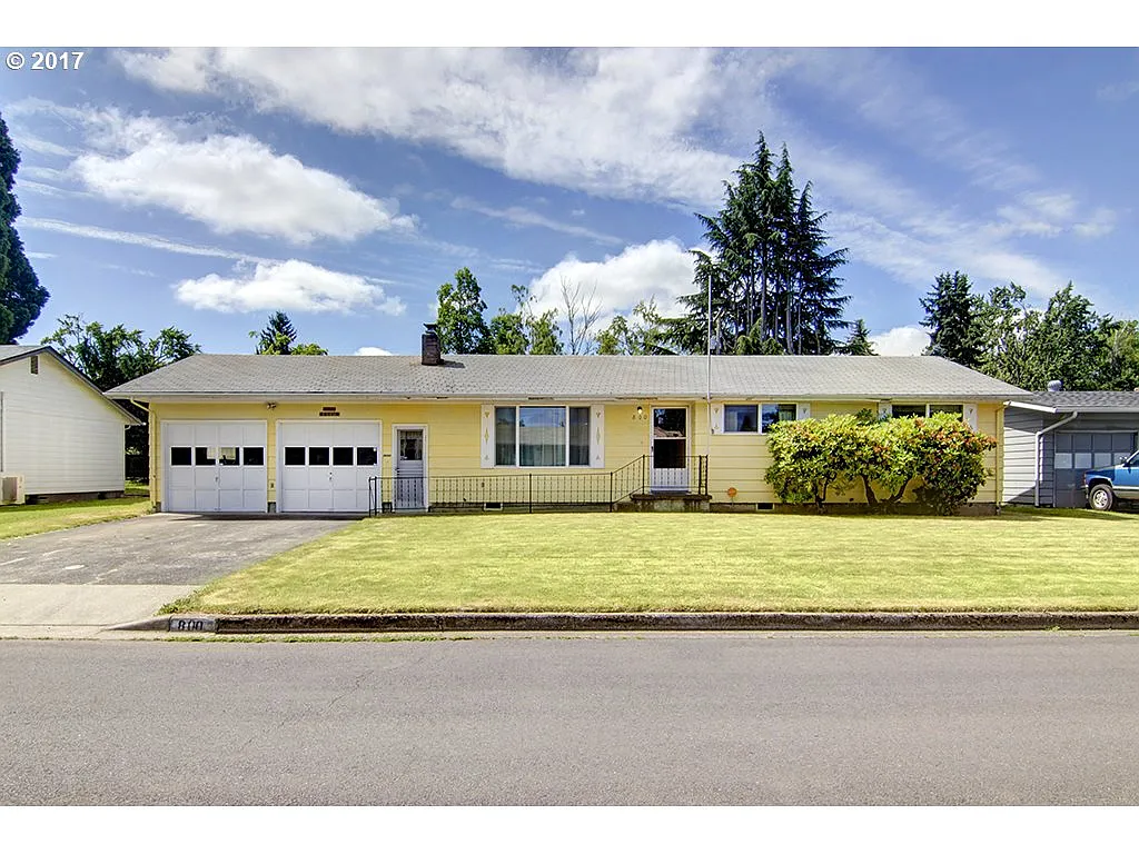 800 Sunview St photo 1