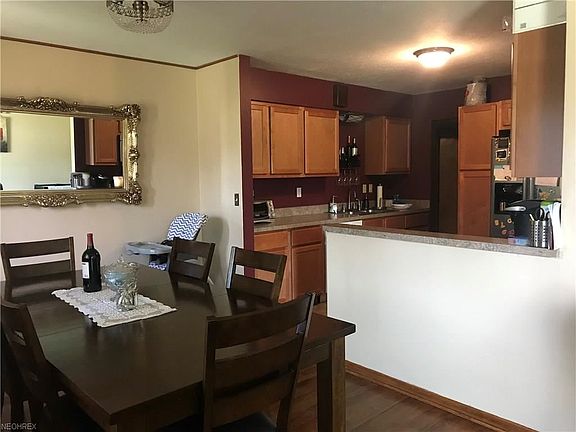 4th image of 10813 Gordon Dr