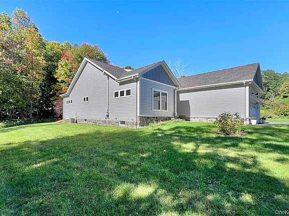 2nd image of 221 Maple Avenue