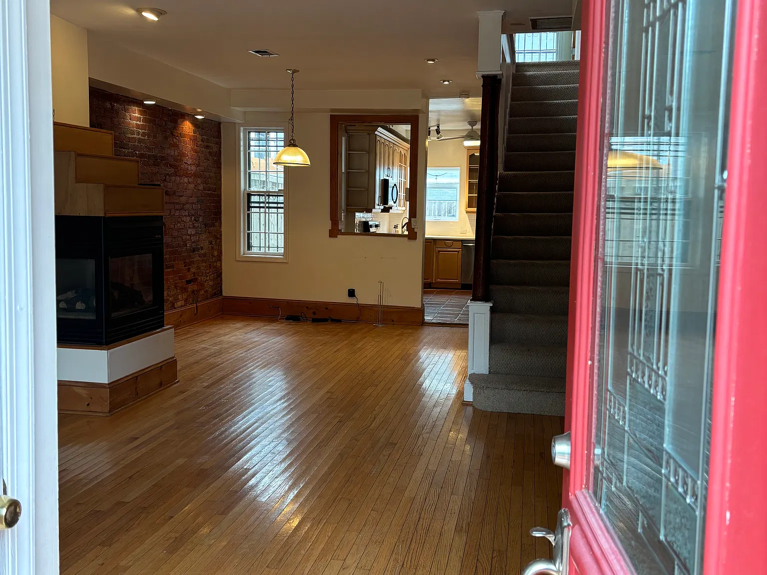 1022 G St NE — Photo 2