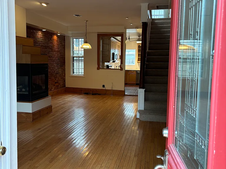 1022 G St NE — Photo 5