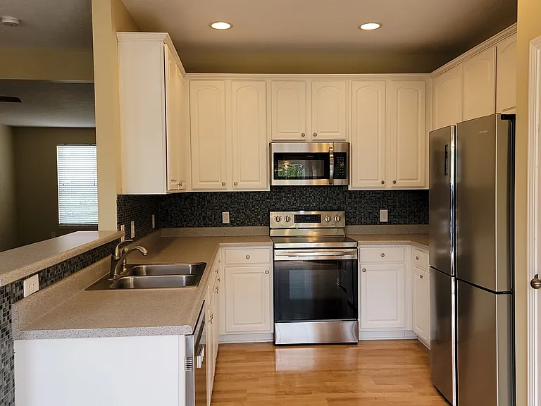 9435 Tanhurst Dr — Photo 7