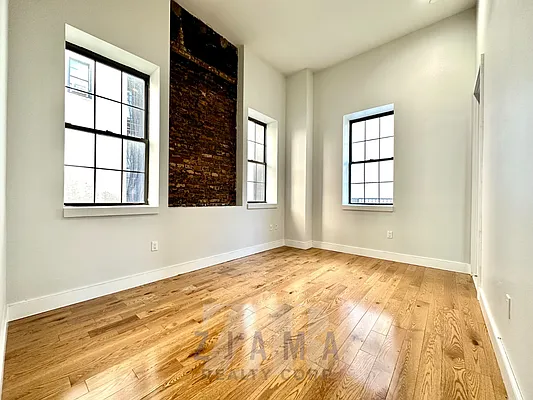 Rented by Zjama Realty Corp | media 4