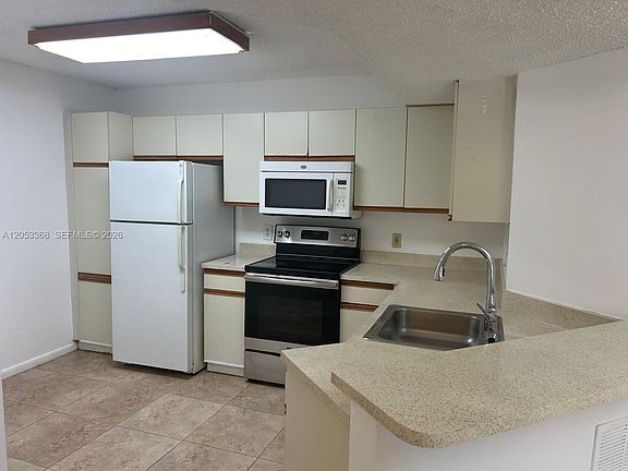4th image of 8851 Wiles Rd APT 208