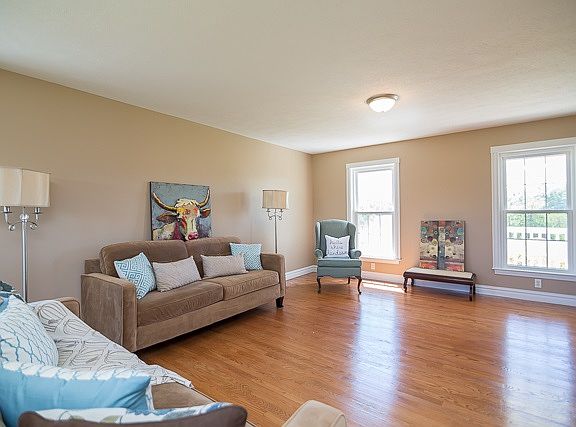 5th image of 2266 Eversole Rd