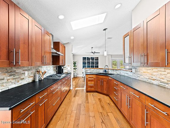 4th image of 380 Wickham Lakes Dr