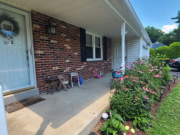 4th image of 2105 Hemlock Rd