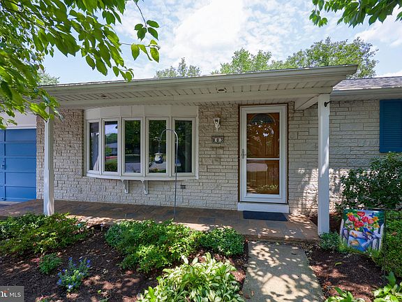 2nd image of 803 Willow Ln