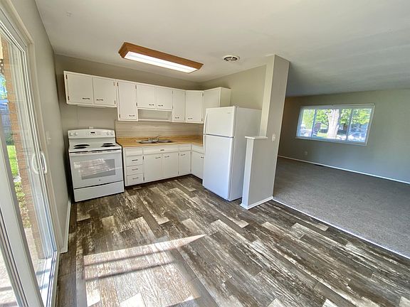 3rd image of 607 S Sunset Dr