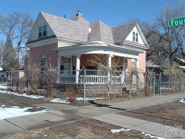 1st image of 701 E 6th St
