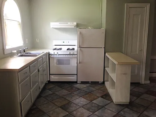 134 King St Photo 1