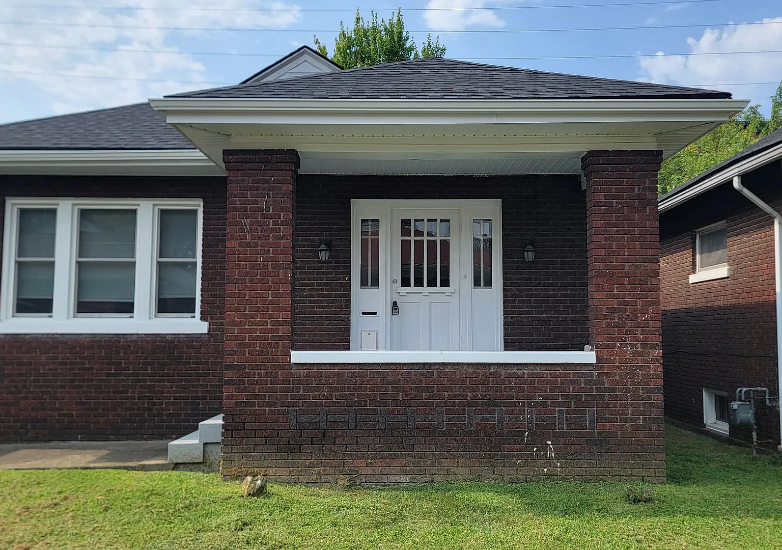 2BR/2BA Near UofL Private Lower-Level Suite, Washer/Dryer, Pet-Friendly — Photo 1