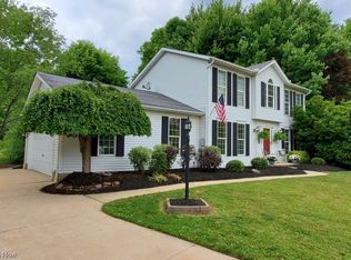 8229 Clover Ln, Garrettsville, OH 44231