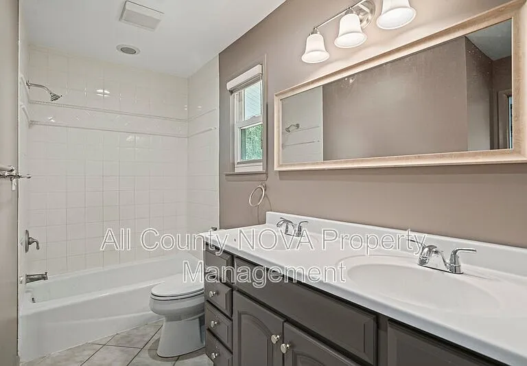 6428 Earlham Dr — Photo 31