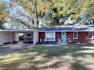 15 Harmon Dr, Lebanon, IL 62254