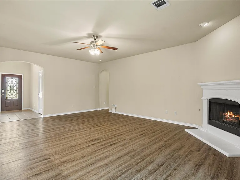 1409 Hidden Creek Dr — Photo 17