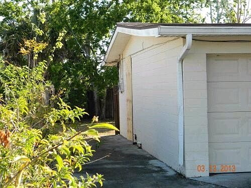 2nd image of 1017 Lewis Dr