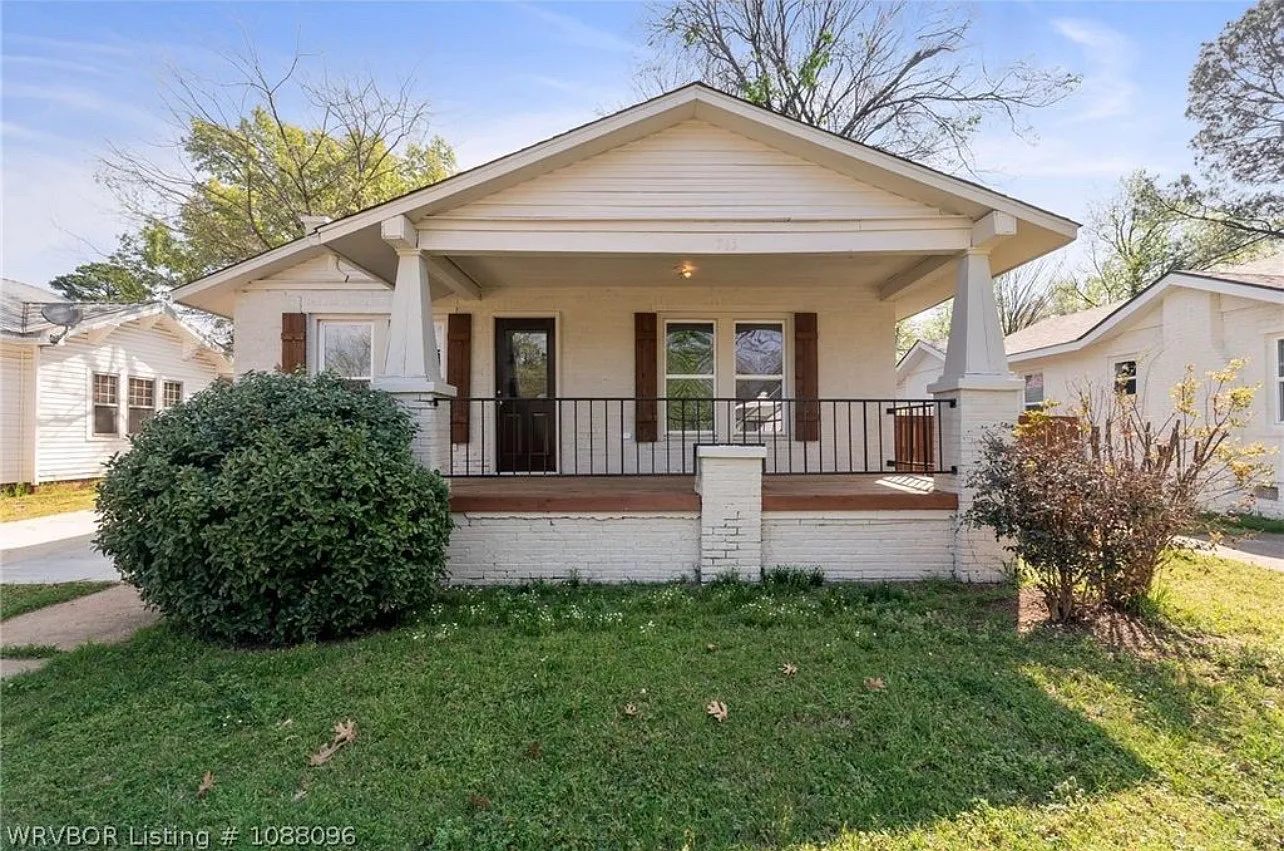 3 bed, 1424 sqft, $1,450 — Photo 1