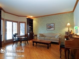 2652 Maple Ave, Northbrook, IL 60062