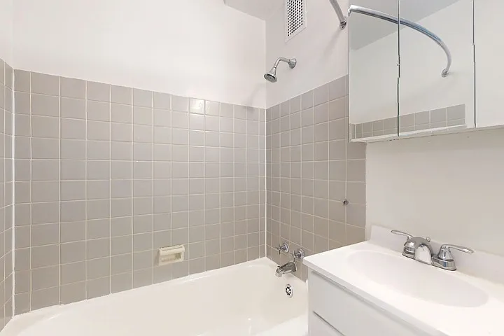 Lake Meadows Apartments — Photo 304