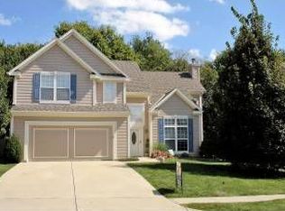 15631 S Lindenwood Dr, Olathe, KS 66062