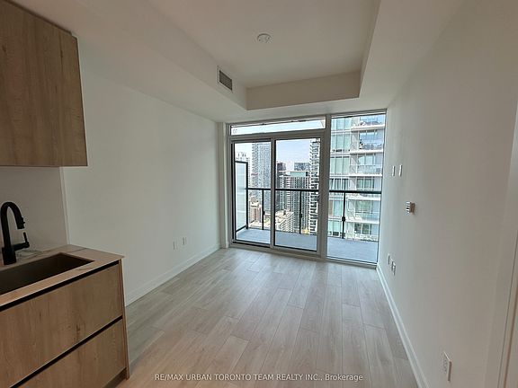 5th image of 127 Broadway Ave #3305