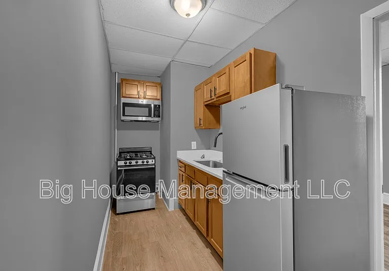 339 E 25th St #2 — Photo 8