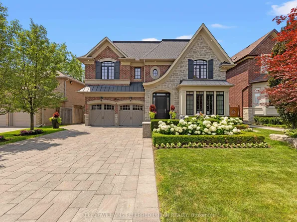 4 Community Cir, Toronto, ON M2R 1W5
