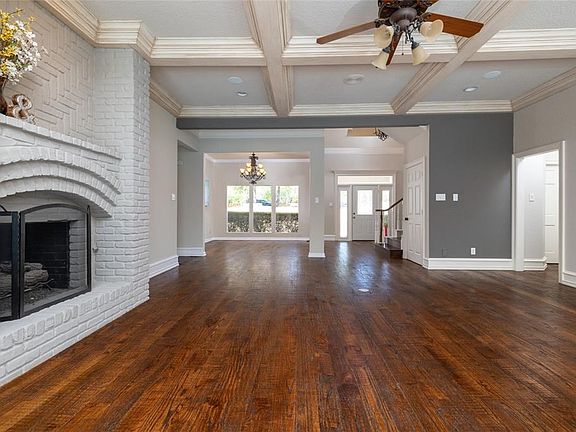 4th image of 1042 Diamond Blvd