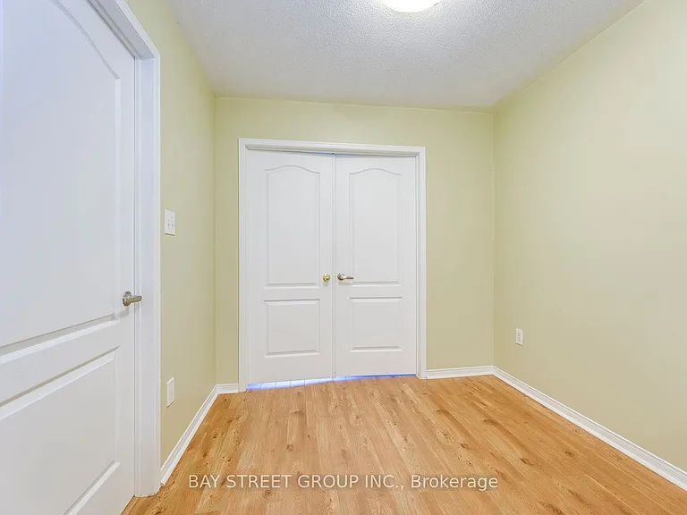 2413 Whistling Springs Cres — Photo 20