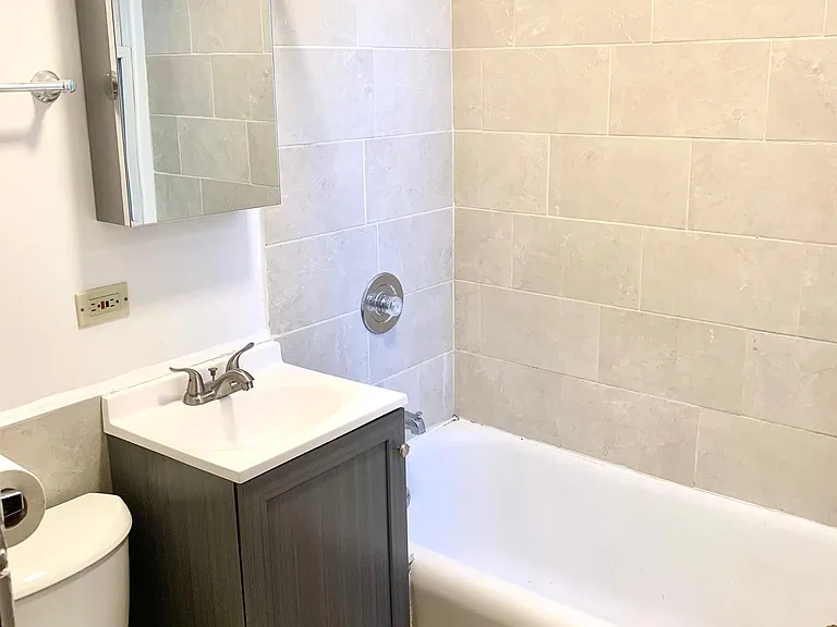 2020 W Cornelia Ave #1-W — Photo 12