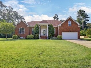 7 Volunteer Trl, Poquoson, VA 23662