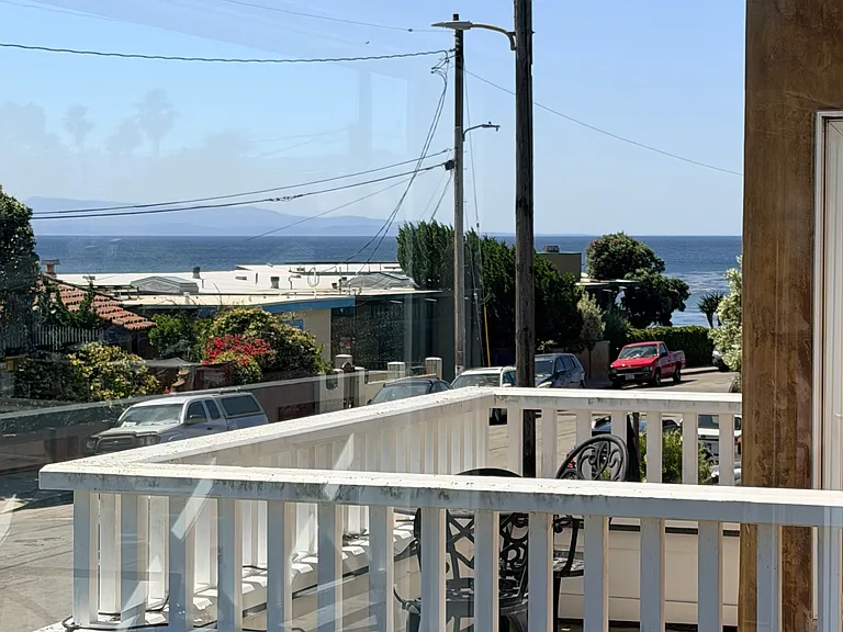 Steps from Rockview stairs and surfing