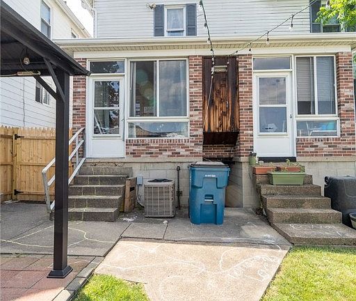 4th image of 212 N 5th St