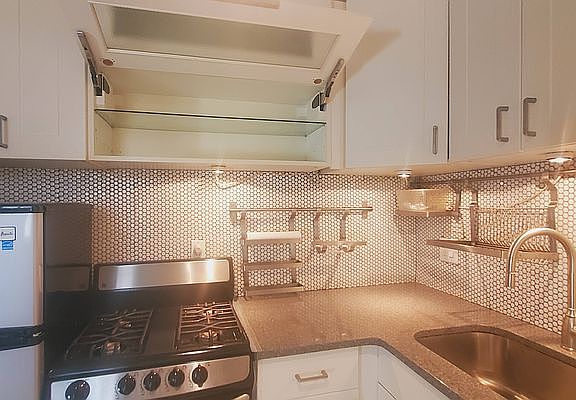 2nd image of 509 E 77th St APT 4L