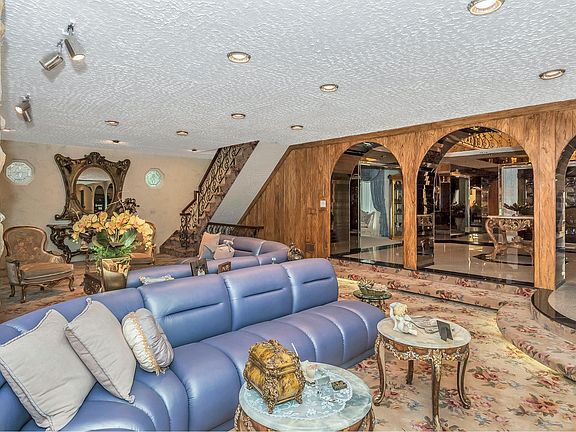 5th image of 17 Palatine Ct
