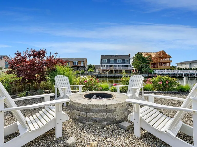 206 Curtis Point Dr — Photo 4
