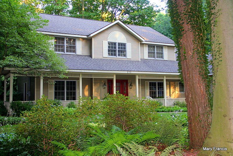 1st image of 271 Oakwood Ave