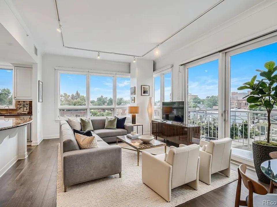 400 E 3rd Ave #405