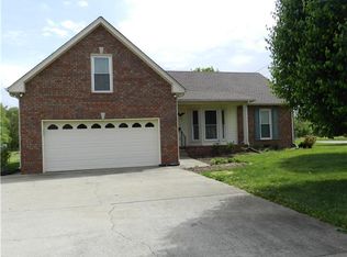 100 Foxrun, Springfield, TN 37172