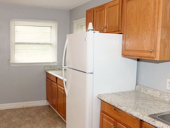 3rd image of 301 Carra St