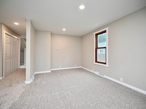 3rd image of 520 Hamilton St