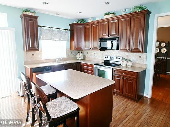 4th image of 6304 Hawkins Ct N