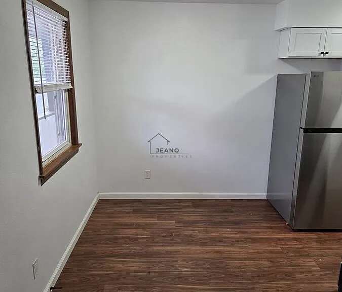 731B E Marietta Ave — Photo 3